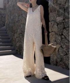 美品  AMERI CHLOE V NECK ROMPERS AMERI CHLOE V NECK ROMPERS - メルカリ
