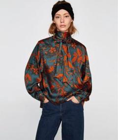 ZARA XSサイズ リボンボウタイ 花柄プリントブラウス - メルカリ