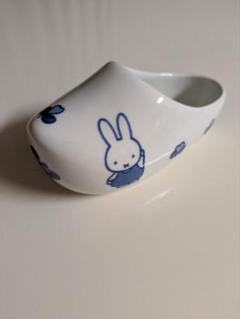 ロイヤルデルフト焼き骨董品　手書き花柄　多少の欠け傷あり　直径19cmx3cm ロイヤルデルフト焼き骨董品 手書き花柄 多少の欠け傷あり 直径