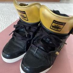 adidas RESPECT ME 23．5cm スニーカー ゴールド - メルカリ