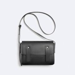 ZARA Origins フラップ レザークロスボディバッグ - メルカリ