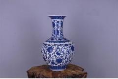 清乾隆青花纏枝紋冬瓜瓶 景徳鎮 陶磁器 装飾品 現代工芸品 美術品 置物 清乾隆青花纏枝蓮賞瓶 景徳鎮 陶磁器 装飾品 工芸品 美術品 置物