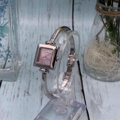 Gucci YA019519 ピンクパール レディース スクエアウォッチ