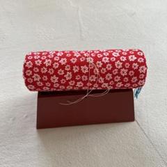 新品未使用　桜の花柄 赤いロール型枕 木製高枕のサムネイル