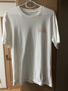 ユニクロ×カウズTシャツ　ピンク