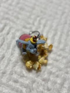ポップコーンバケット型キーチェーン　ダンボ
