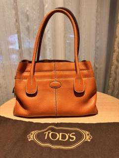 TOD'S オレンジ色の革製ハンドバッグ