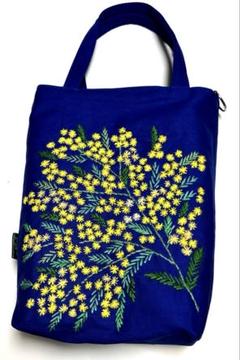 刺繍ハンドメイドトートバッグ　ハンドメイドバッグ　刺繍ハンドメイド　バッグ