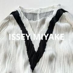 【新品】イッセイミヤケ 半袖カットソー 白変形デザイン 折り紙ブラウス 2025年最新】ISSEY MIYAKE シャツ・ブラウスの人気アイテム