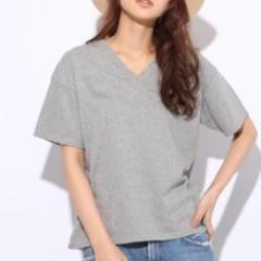ローリーズファーム Vネック Tシャツ グレー