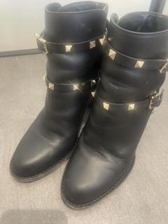 VALENTINO スタッズ付きブラックブーツ - メルカリ