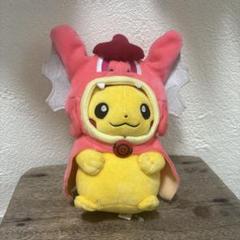 赤いギャラドスのポンチョを着たピカチュウ ポケモンセンター