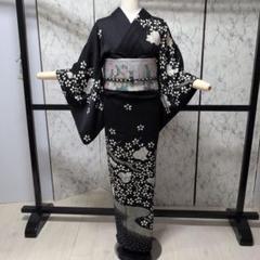 ゆっけ正絹黒地白絞り流れ柄 刺繍一つ紋　訪問着 ゆっけ様専用正絹黒地白絞り流れ柄 刺繍一つ紋 訪問着 - メルカリ