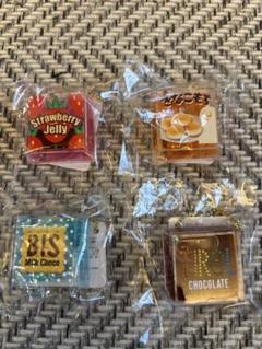 チロルチョコ　ちゅるぷかチャーム　4種