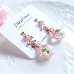 ピンクのお花の耳飾り(ドロップ) ピアス/イヤリング