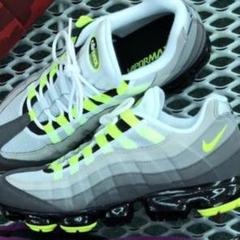 NIKE ナイキ エアヴェイパーマックス95 エアマックス95 ネオン ボルト