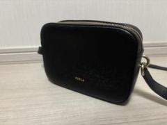 FURLAブラックレザーカメラバッグ