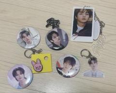 最終値下げ！straykids リノ缶バッチ　トレカ　ステッカー　スマホリング Stray kids リノ スマホリング 缶バッジ フォトカード - メルカリ
