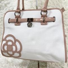 CLATHASクレイサス　トートバッグ　エナメル　ピンク　カメリア　ハンド　白