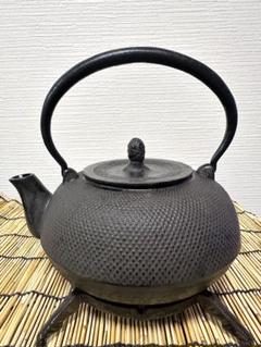 ＵＳＥＤ、良品　南部鍋元造 １８型丸平形アラレ　南部鉄瓶　南部鉄器　鉄瓶 安く 買うホビー・楽器・アート - USED、良品 南部鍋元造