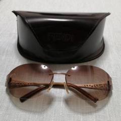 2025年最新】fendi サングラスケースの人気アイテム - メルカリ