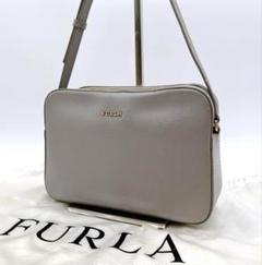 美品 FURLA リリー カメラバッグ グレージュ 斜め掛け　c698