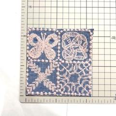 ミナペルホネン　はぎれ　forest tile ピンク刺繍