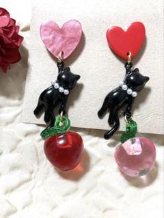 果物ゆらゆら黒猫ピアス　可愛い
