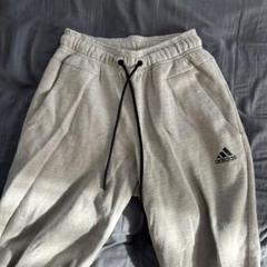 adidas グレー ジャージパンツ