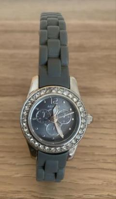 AGATHA PARIS 新品 電池入り ヨークシャー Black