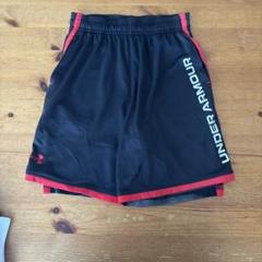 UNDER ARMOUR バスケットボールパンツ 黒/赤　120〜130cm
