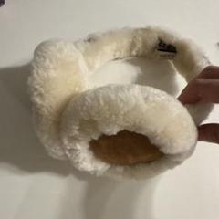 新品未使用❗️UGG イヤーマフ　タグ箱付き UGG (アグ) シープスキン イヤーマフ Sheepskin Embroidery