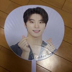 2025年最新】seventeen うちわ ディノの人気アイテム - メルカリ