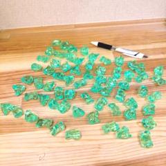 透明な緑色のプラスチックパーツ66個