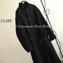 24aw Yohji Yamamoto プールオム スタンドカラーコート STAFF STYLING｜THE SHOP YOHJI YAMAMOTO