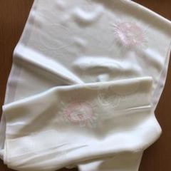着物　残り布　ホワイト花柄シルク生地