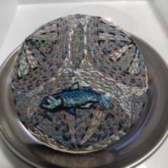 夏セールハンドメイド　手刺繍　刺し子　ブローチ　青魚