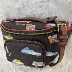 【新品同様】マイケルコース ウエストポーチ クルマ柄 シグネチャー PVC素材 新品同様】マイケルコース ウエストポーチ クルマ柄