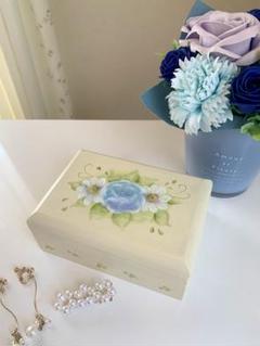 優しいし水彩画風のお花の小物入れ　木製ボックス