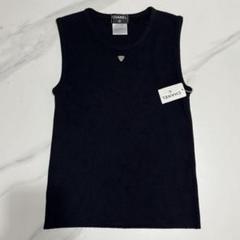 chanel ニット ベスト ノースリーブ ロゴ プレート chanel ニット ベスト ノースリーブ ロゴ プレート - メルカリ
