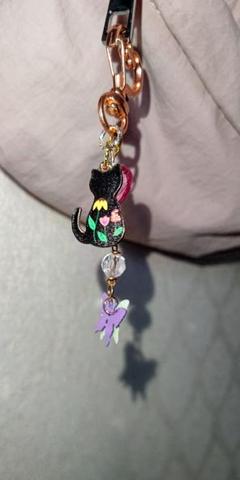 黒猫と花の携帯ストラップ　ハート型カラビナ