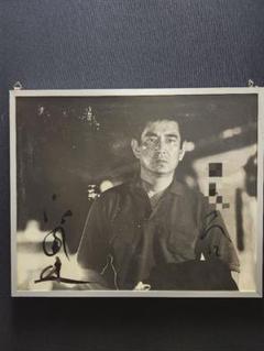 高倉健　スチール写真　サイン入り 高倉健 映画撮影中のスチール写真 - メルカリ