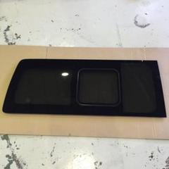 200系ハイエース5型 右後サイドガラス(小窓付き)(新車外し)