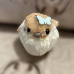 小鳥のぬいぐるみ 青い蝶付き　スズメ