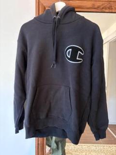 【今日まで！】Champion ブラックパーカー フード付きのサムネイル