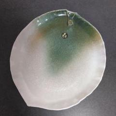 葉の形の大皿　青竜窯 陶器　 緑と白のグラデーション