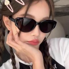 【大人気】サングラス　レディース　ユニセックス　ブラックレンズ　黒　ウェリントン
