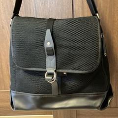 新品に近いイブサンローラン黒メッシュメッセンジャーバッグななめがけ軽量YSL 新品に近いイブサンローラン黒メッシュメッセンジャーバッグなな