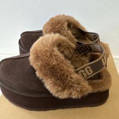 UGG W FUNKETTE 23