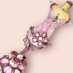 アクセサリースタンド　ピンクレーストルソー 花モチーフ付き　オブジェ 置物